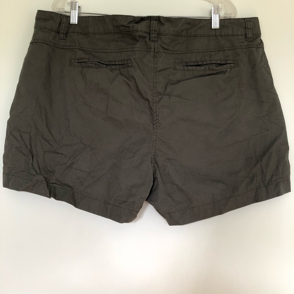 🌼 3/$30 | EUC | Ladies Mountain Warehouse Shorts - Picture 3 of 5